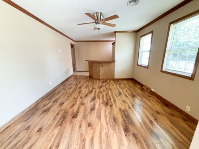 Foto del edificio - 1817 Hunting Ave.