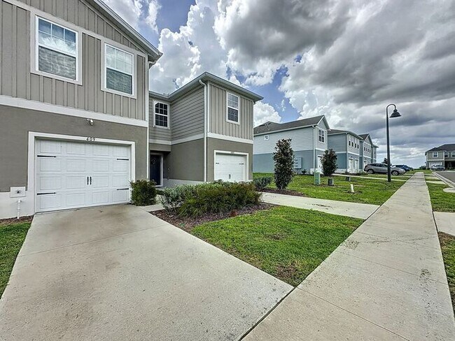 Building Photo - Dream Townhome in Magnolia Grove, Davenport !