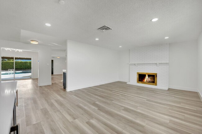 Foto del edificio - Mid-Century Modern Gem in Historic McNeil ...