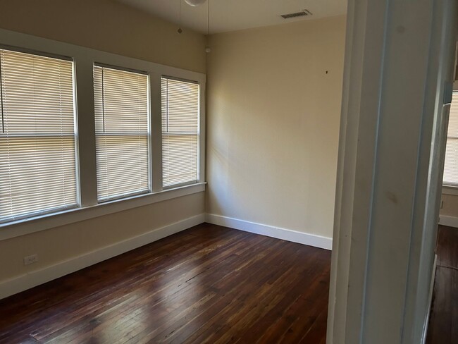 Building Photo - Spacious Seminole Heights Bungalow