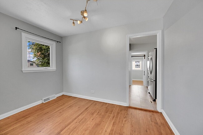 Foto del edificio - $2,395.00 - 3 Bedrooms, 1 Bathroom, Single...