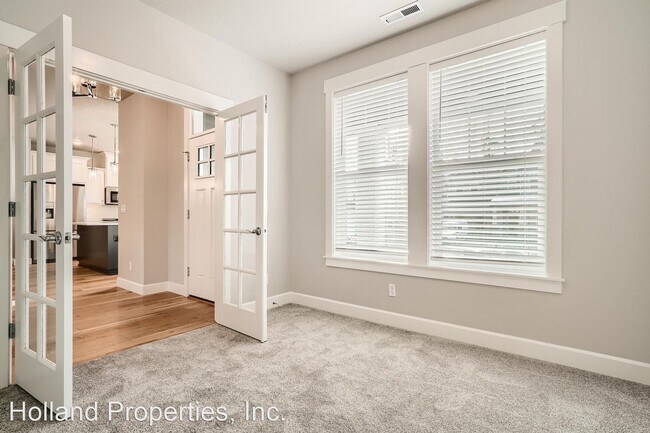 Building Photo - 4 br, 2.5 bath House - 5965 SE Skylight Dr