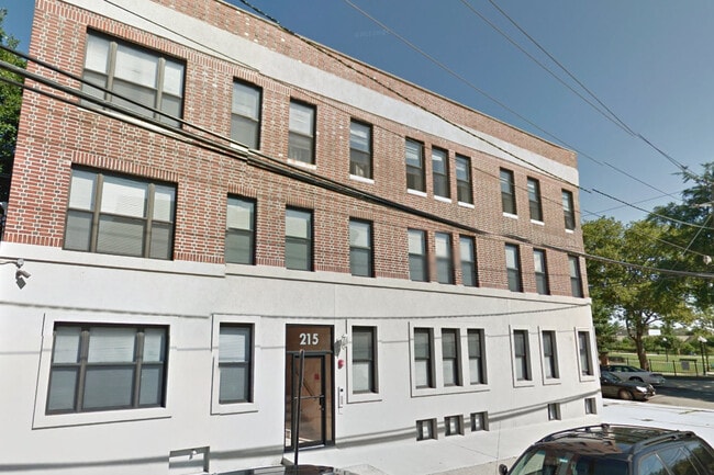 Building Photo - 215 Woodward St