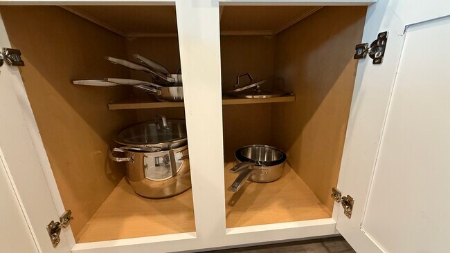 Foto del edificio - 5945 Hopkins Dr