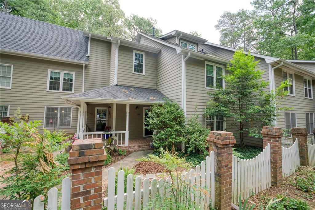 Primary Photo - 1445 Oakridge Cir