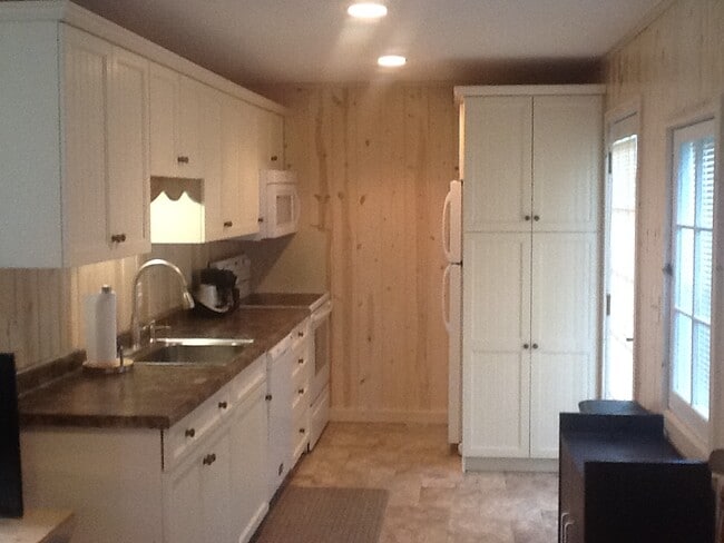 Building Photo - 3210 W Glen Ave