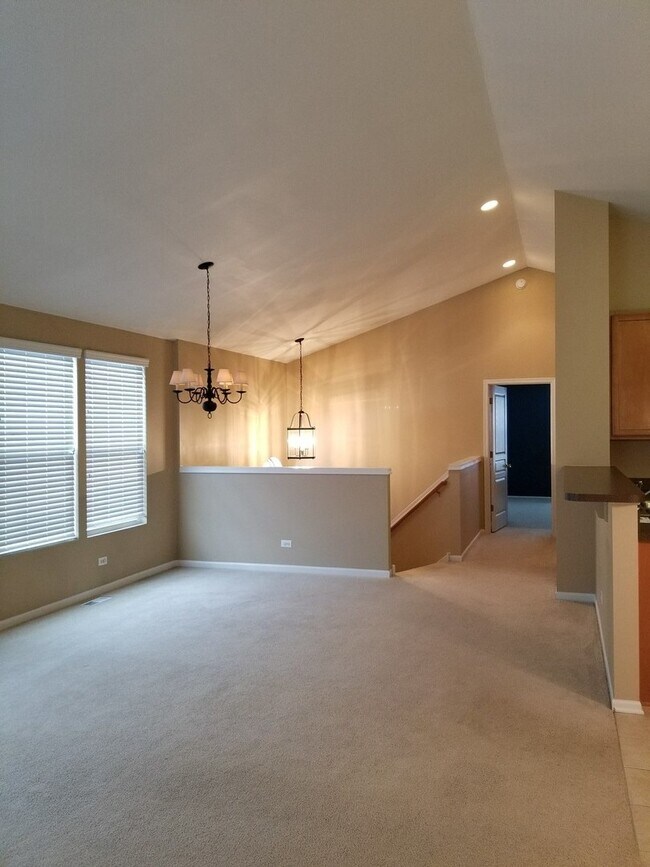 Foto del edificio - 2444 Emily Ln