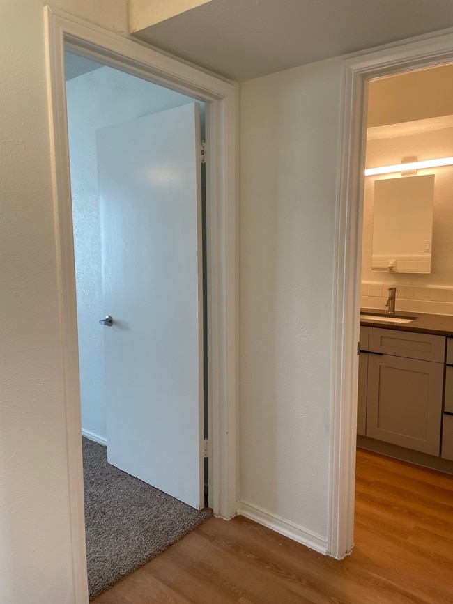 446 hallway.jpg - Tara Apartments