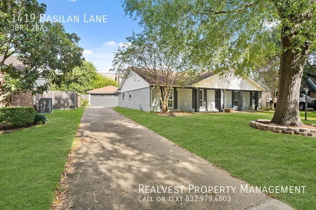 Building Photo - 1419 Basilan Ln