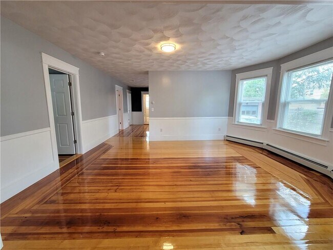 Foto del edificio - 493 West Ave
