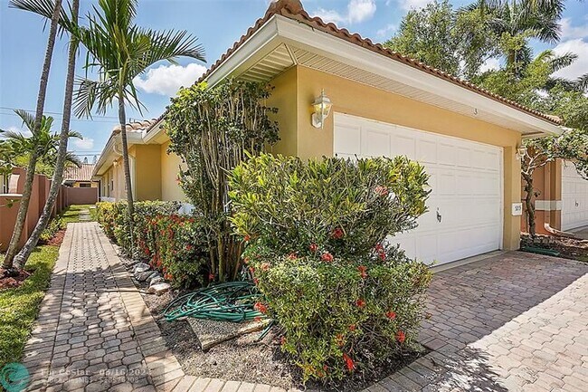 Building Photo - 5215 Grande Palm Cir