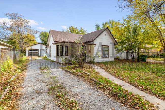 Foto del edificio - 1934 N Burns Ave