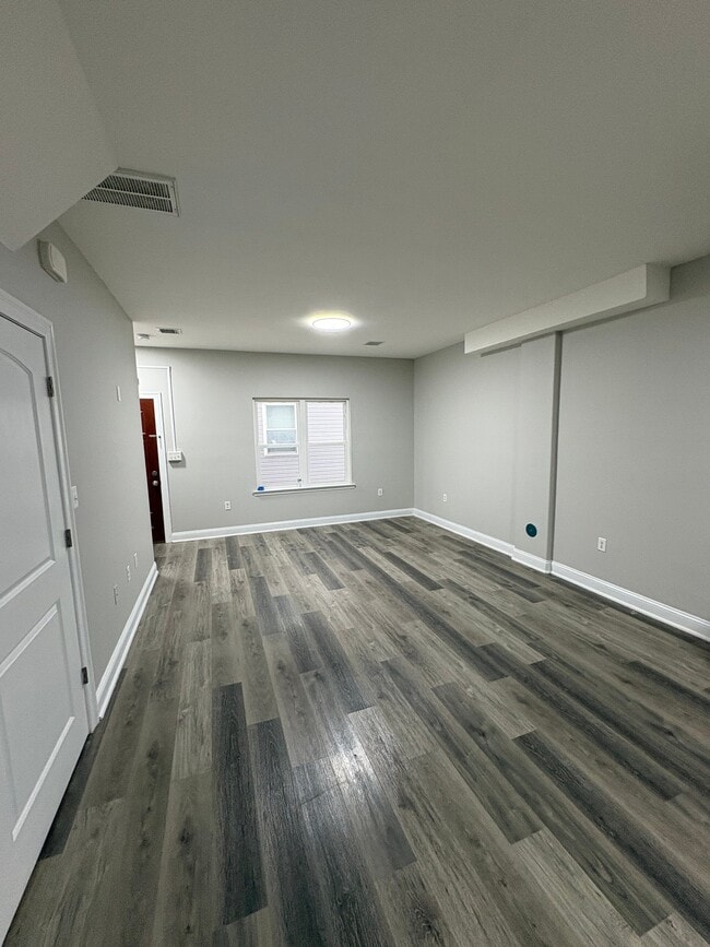 Building Photo - 331 Bond St