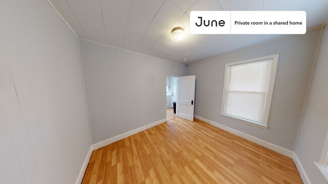 Foto del edificio - Room in Shared 3 bed/1 bath home