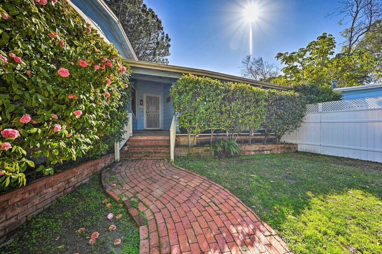 Foto principal - 2139 Torrey Pines Rd