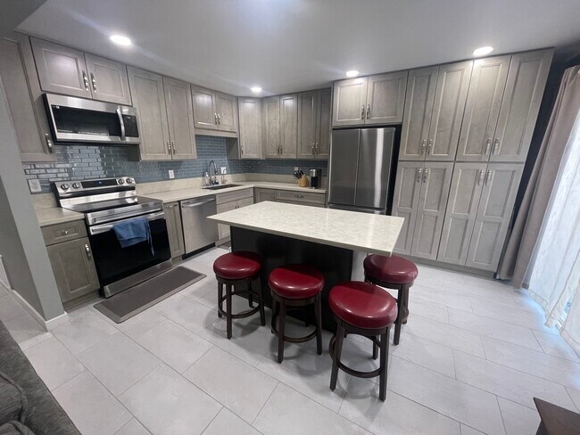 Building Photo - 2119 Eveningside Dr