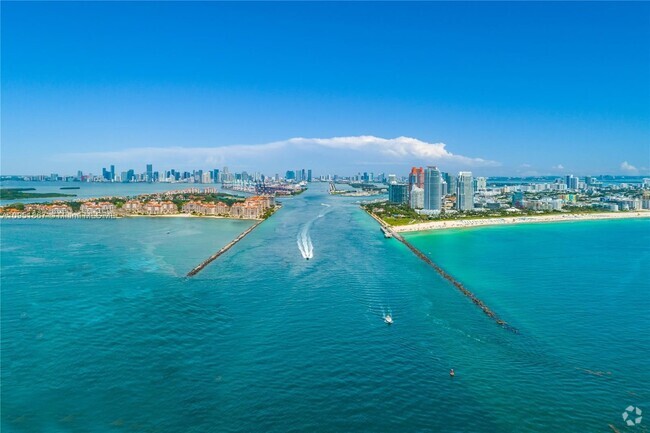 Building Photo - 2514 Fisher Island Dr