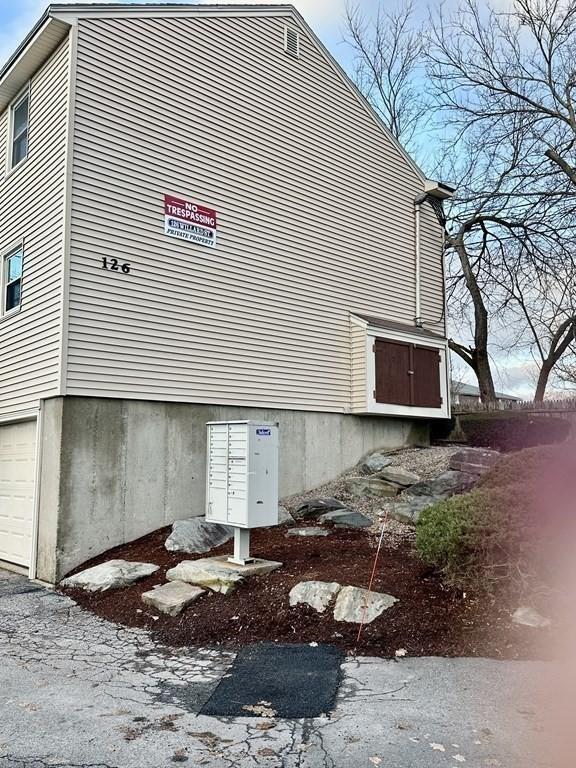 Building Photo - 2 bedroom in Lowell MA 01850