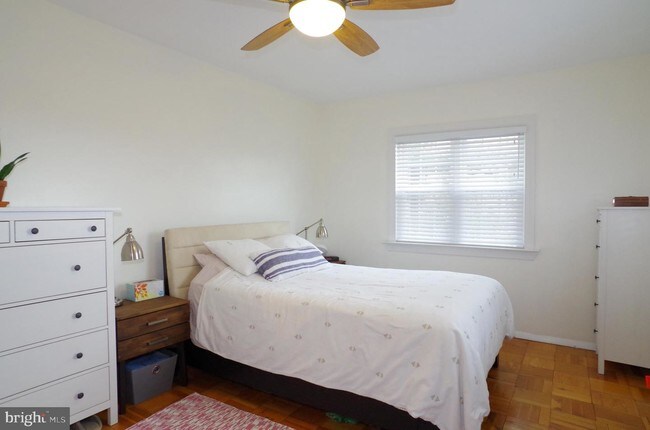 Foto del edificio - 3736 Holmes Ln