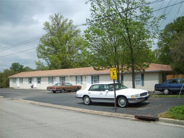 Primary Photo - 570 W 4th St