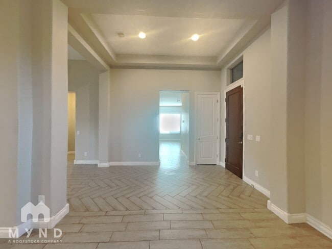 Building Photo - 3690 E Alfalfa Dr