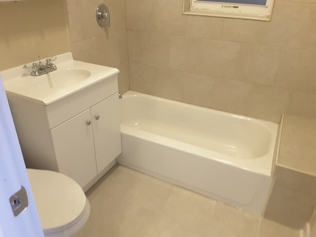 Foto del edificio - 2708 W 62nd St