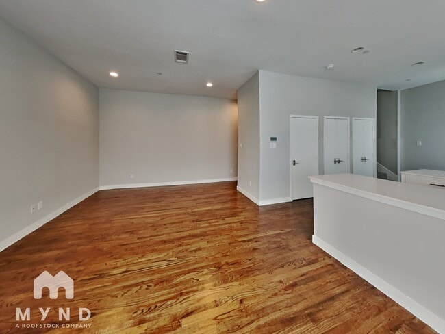 Foto del edificio - 2109 Bennett Ave