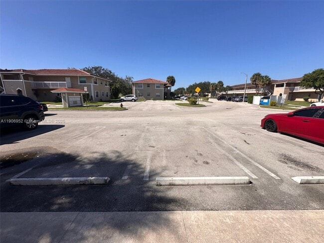 Foto del edificio - 1021 Twin Lakes Dr