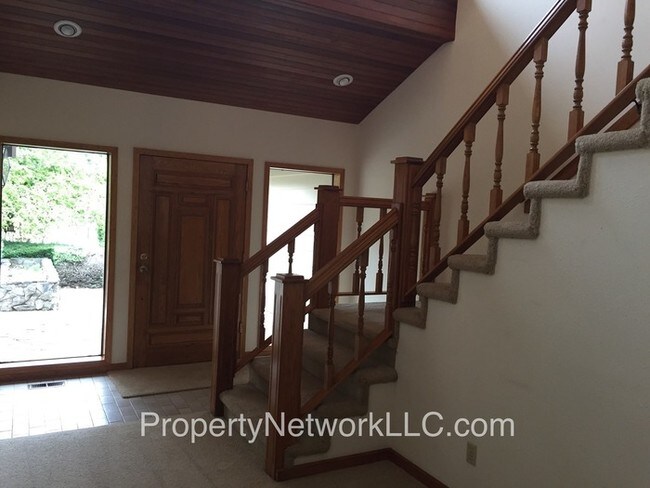 Building Photo - Country Living in Boring Oregon