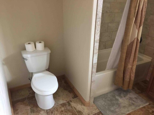 Building Photo - 86 S 200 W Room 1