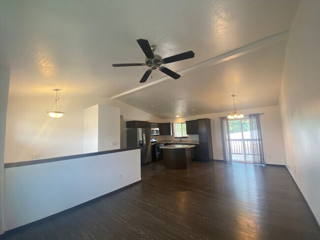 Building Photo - 4 bedrooms 3 baths-Mead School District Ho...