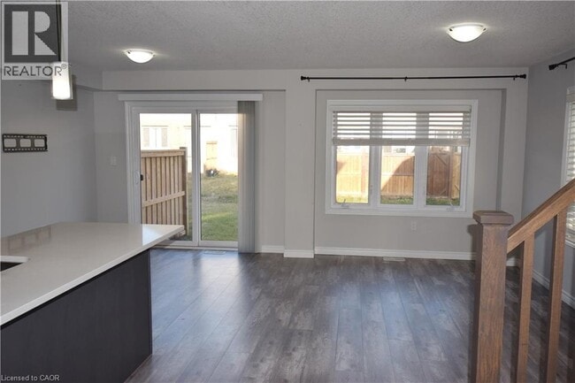 Building Photo - 43 Munch Ave