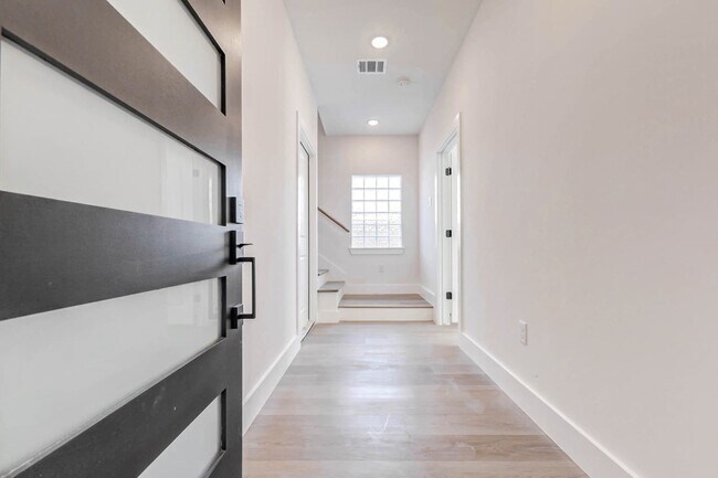 Foto del edificio - 5634 Dolores St