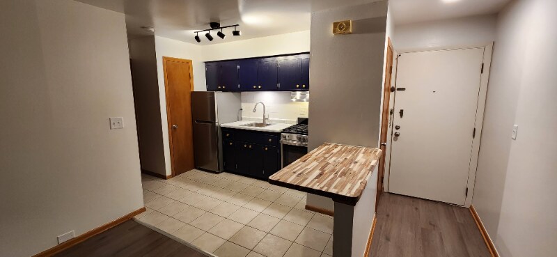 Primary Photo - 1445 Lombard Ct