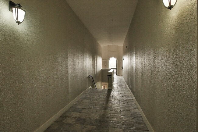 Foto del edificio - 2701 Helena St