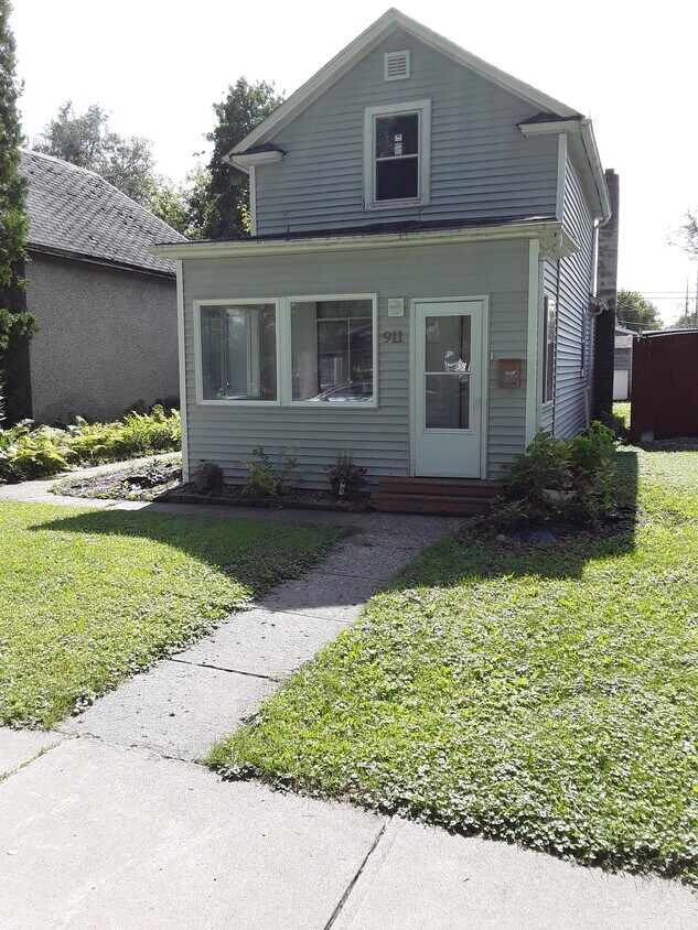 Primary Photo - 911 N 5th St