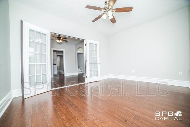 Building Photo - 28 Carlisle St