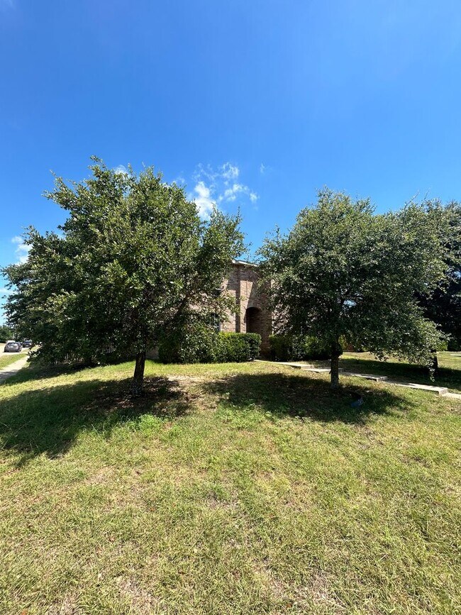 Foto del edificio - 1253 Tall Grass Dr