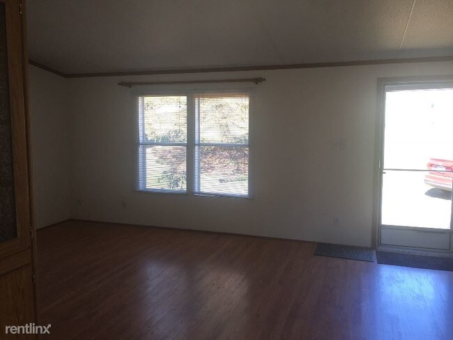 Building Photo - 117 Knorr Rd