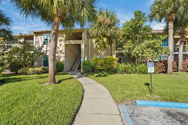 Foto del edificio - 4045 Crockers Lake Blvd