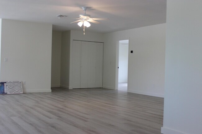 Building Photo - 4253 SE Seaward St