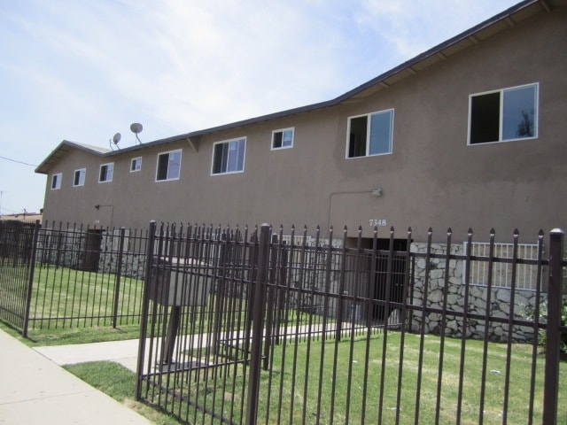 Building Photo - 7348 Elm St