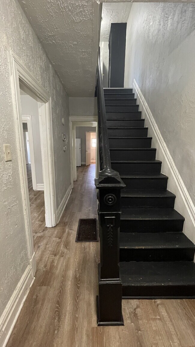 Foto del edificio - Spacious 4-Bedroom Home with 2 Full Bathrooms – Section 8 Approved and Ready for Move-In!