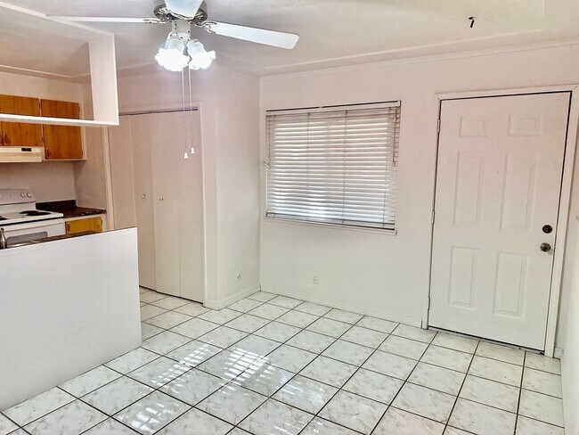 Building Photo - 2 br, 1 bath House - 4918 N Holt Ave #102