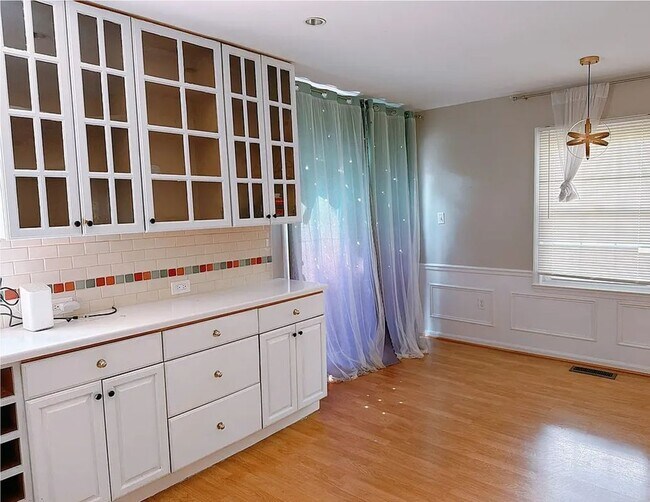 Foto del edificio - 4360 Greenberry Ln