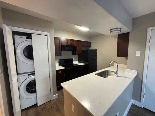 Foto del edificio - 1400 Clarewood Dr