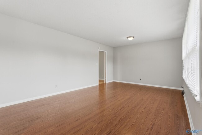Building Photo - 8413 Old Madison Pike