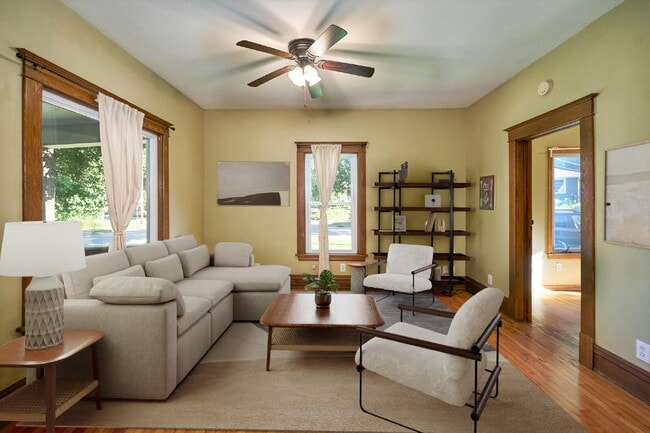 Foto del edificio - Charming 3-Bedroom Home in Minneapolis