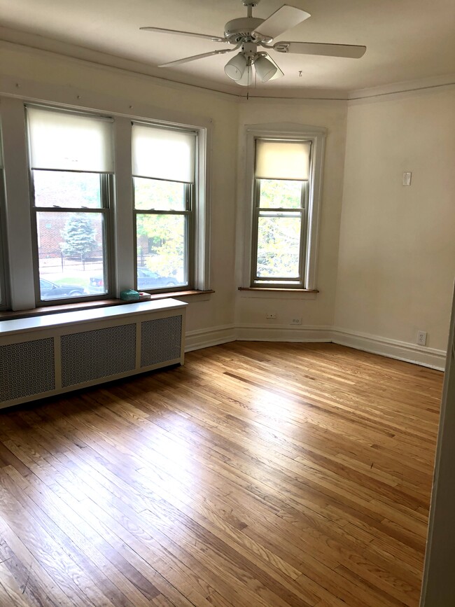 Building Photo - 4805 N Hermitage Ave