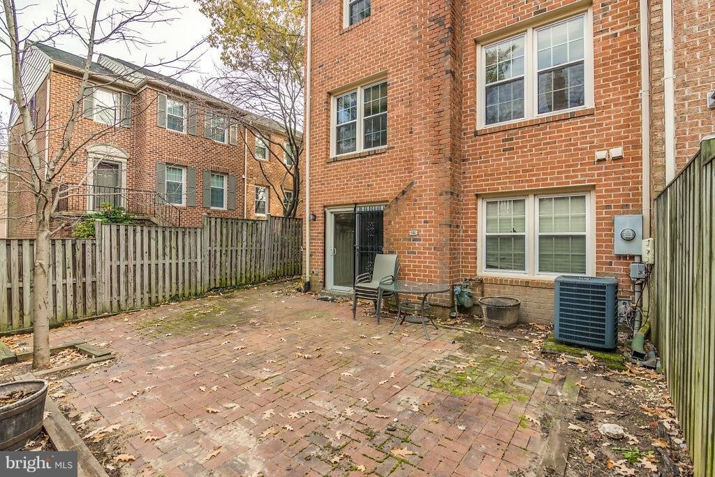 10146 Village Knolls Ct, Oakton, VA 22124 Townhome Rentals in Oakton